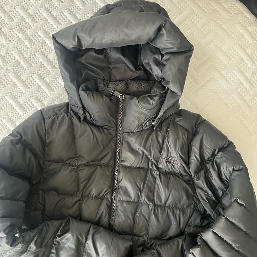 The North Face Women's Black Puffer Jacket - Picture 2 of 10